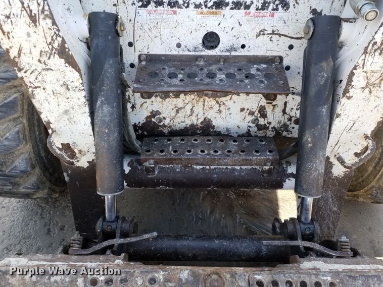 image for item GJ9177 2006 Bobcat S300 skid steer