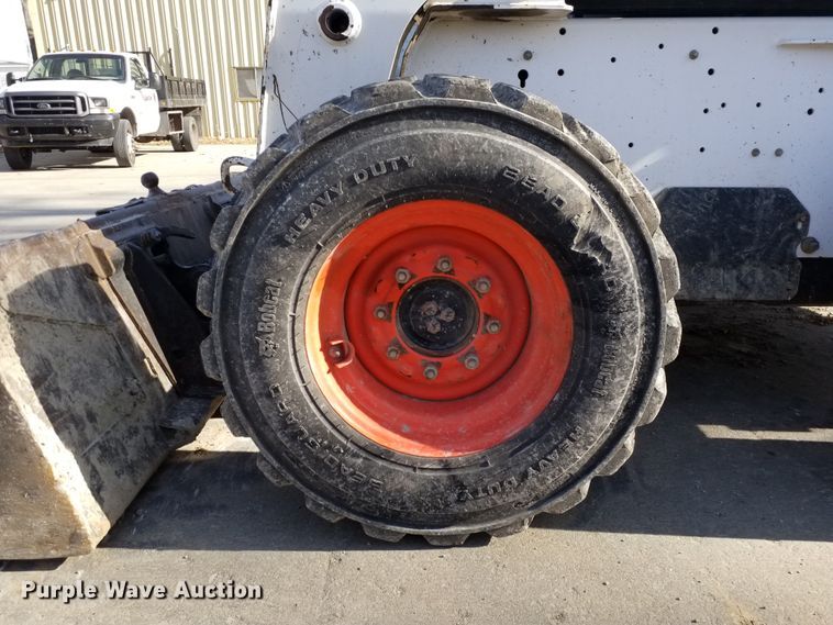 image for item GJ9177 2006 Bobcat S300 skid steer