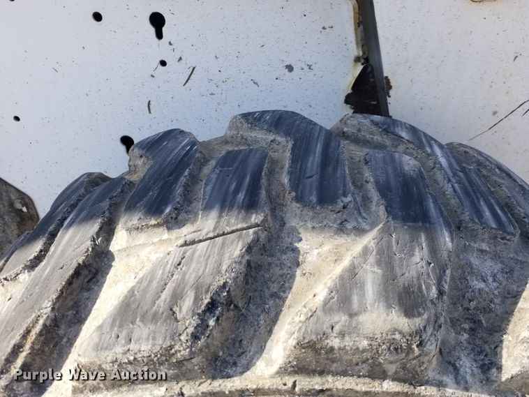 image for item GJ9177 2006 Bobcat S300 skid steer