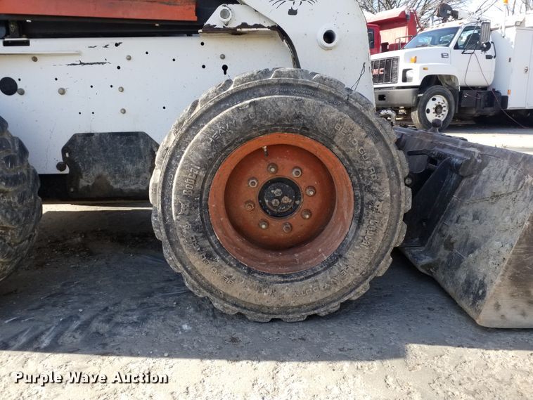 image for item GJ9177 2006 Bobcat S300 skid steer