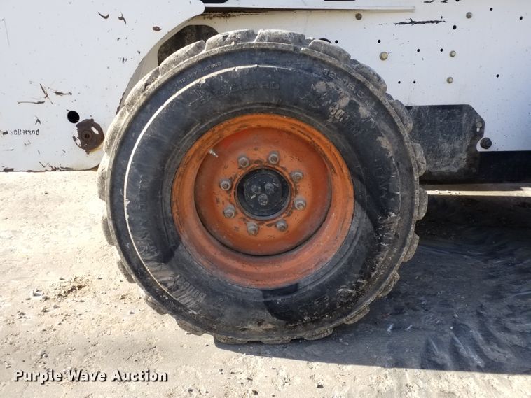 image for item GJ9177 2006 Bobcat S300 skid steer