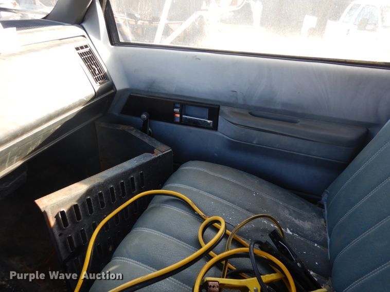 image for item GJ9212 1994 Chevrolet Kodiak C5500 flatbed truck