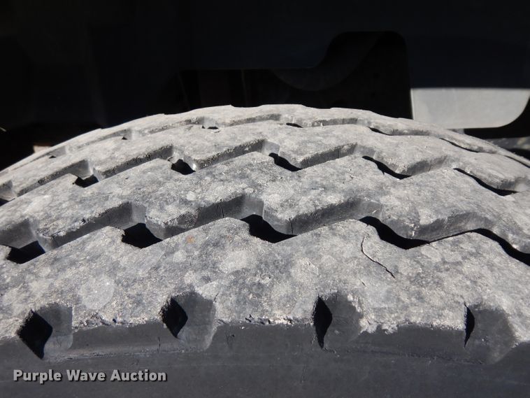 image for item GJ9212 1994 Chevrolet Kodiak C5500 flatbed truck