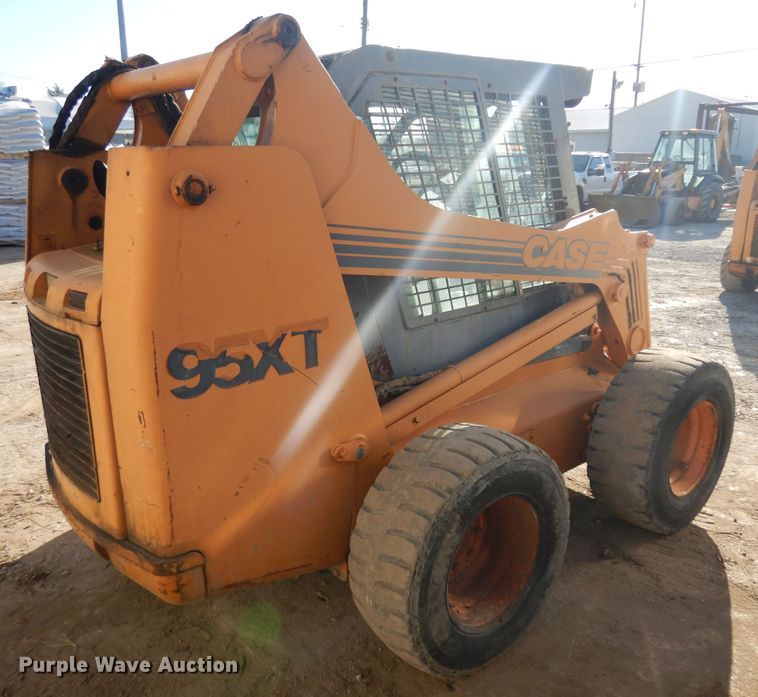 image for item GJ9213 1999 Case 95XT skid steer