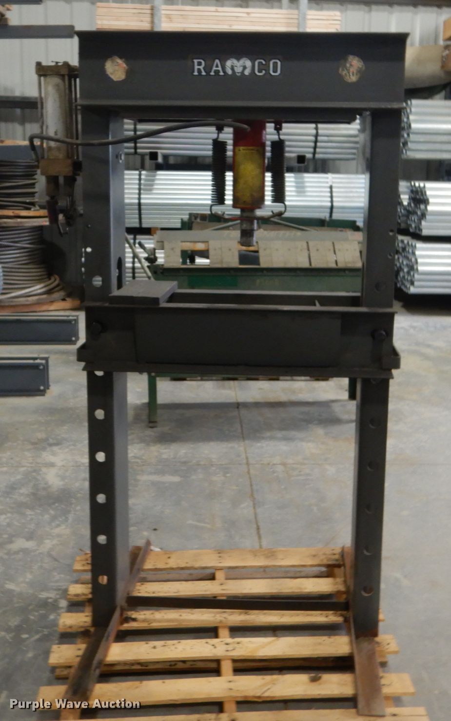 Ramco RP55 hydraulic press in Mitchell, SD | Item FU9049 sold | Purple Wave
