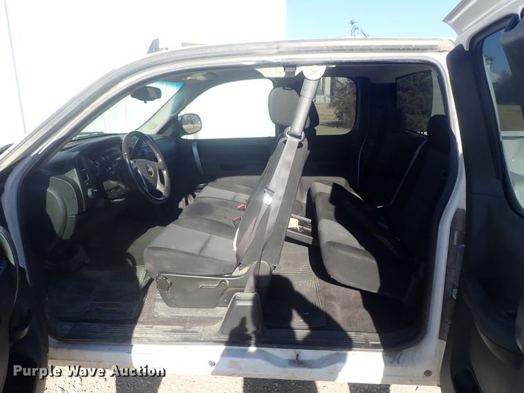 image for item DC3405 2010 Chevrolet Silverado 1500 Ext. Cab pickup truck