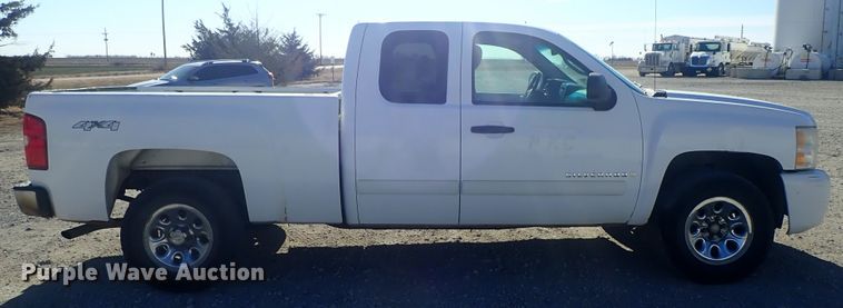 image for item DC3412 2007 Chevrolet Silverado 1500 Ext. Cab pickup truck