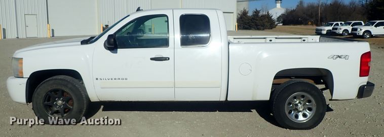image for item DC3412 2007 Chevrolet Silverado 1500 Ext. Cab pickup truck