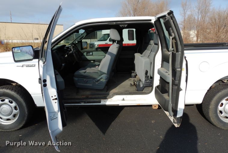 image for item DE4204 2013 Ford F150 XL SuperCab pickup truck