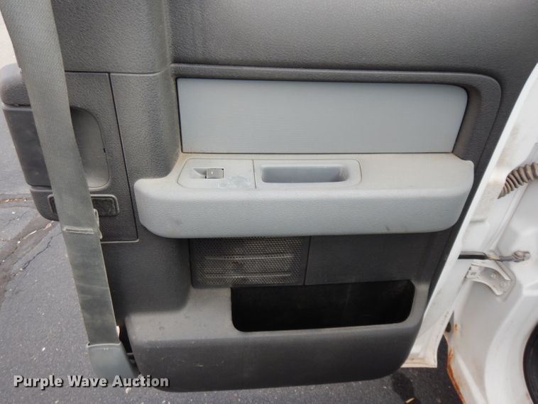 image for item DE4204 2013 Ford F150 XL SuperCab pickup truck