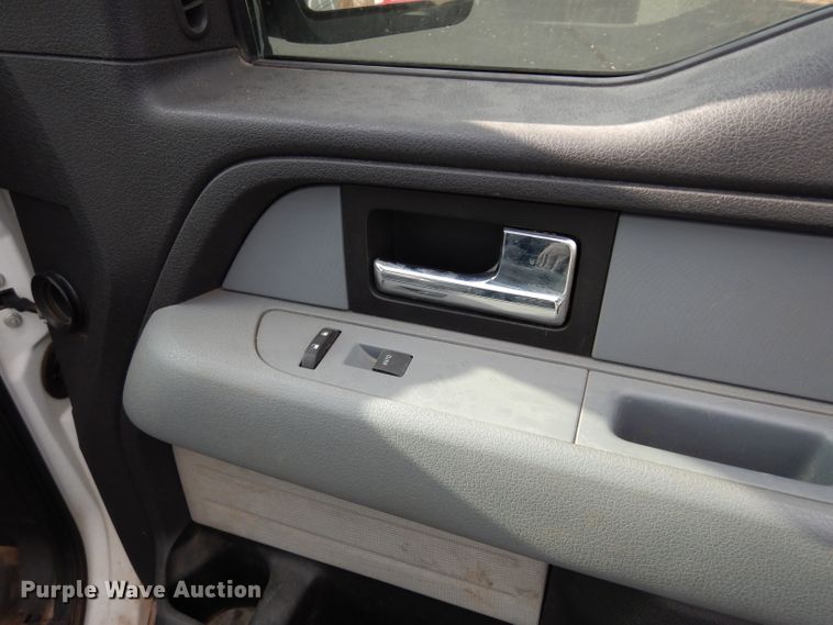 image for item DE4204 2013 Ford F150 XL SuperCab pickup truck