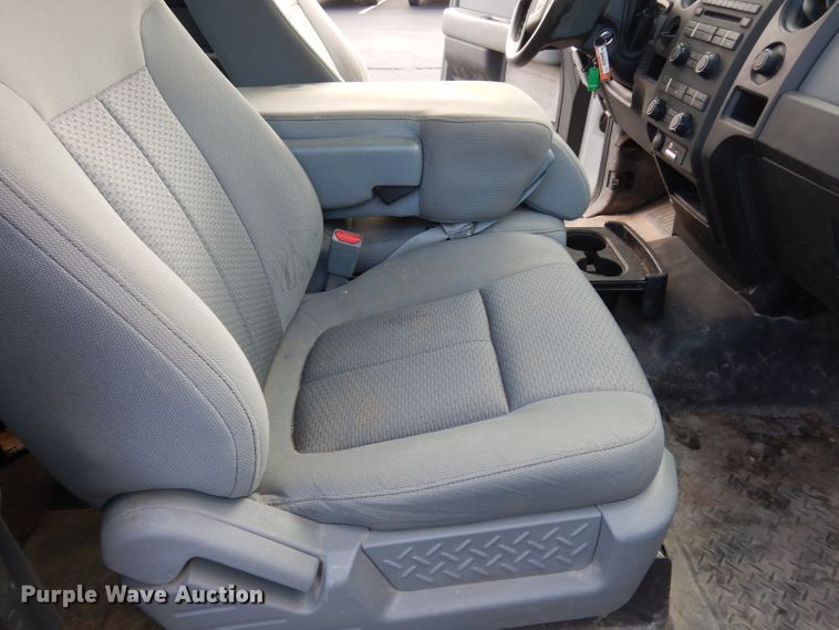 image for item DE4205 2013 Ford F150 XL SuperCab pickup truck