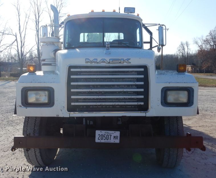 image for item DF6619 1996 Mack RD688S crane truck