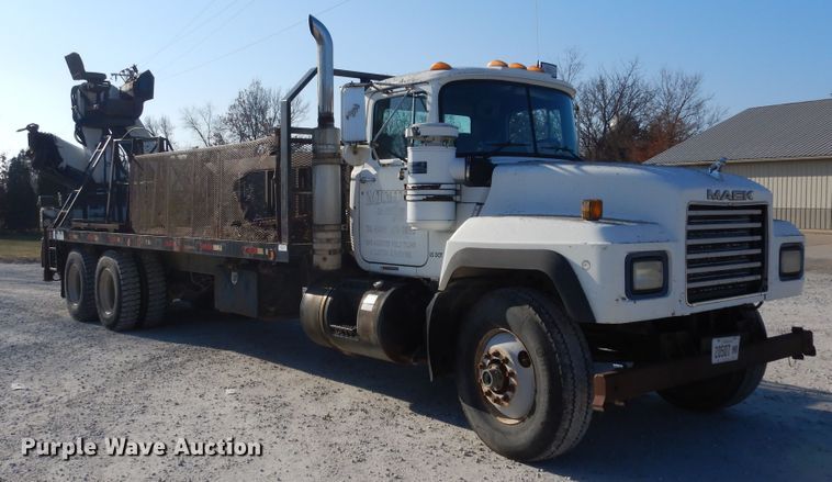 image for item DF6619 1996 Mack RD688S crane truck