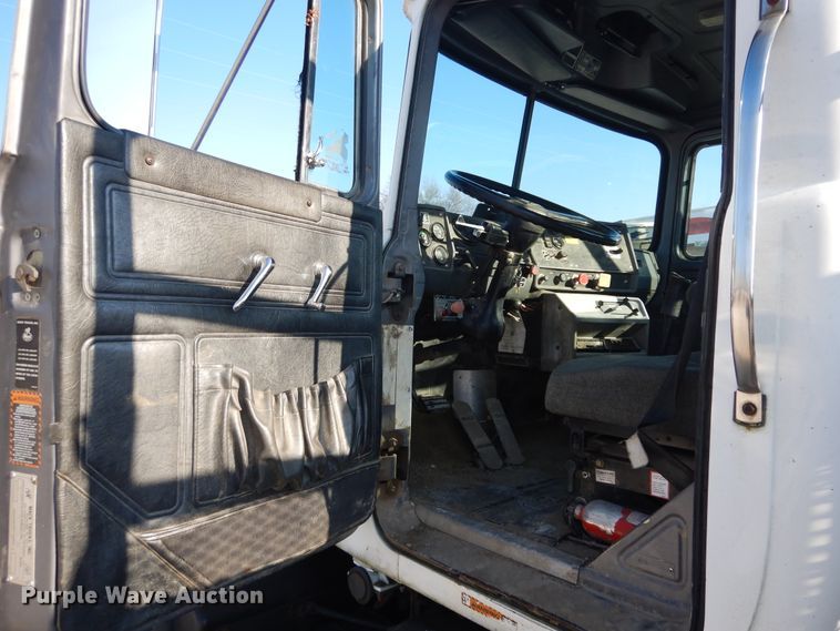 image for item DF6619 1996 Mack RD688S crane truck