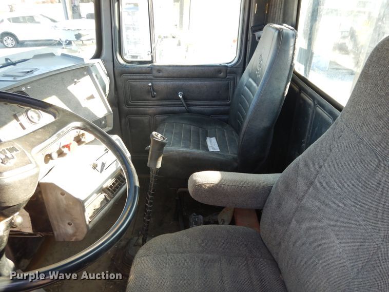 image for item DF6619 1996 Mack RD688S crane truck