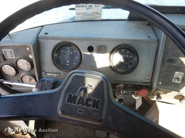 image for item DF6619 1996 Mack RD688S crane truck