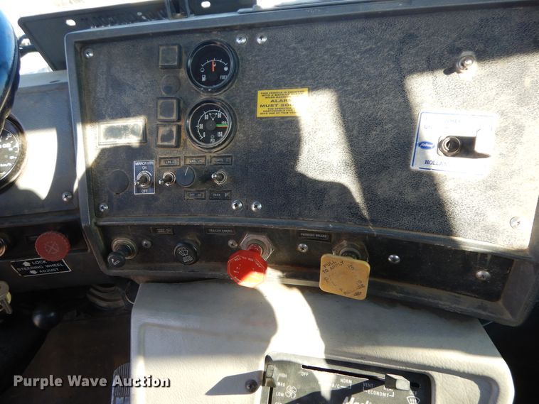 image for item DF6619 1996 Mack RD688S crane truck