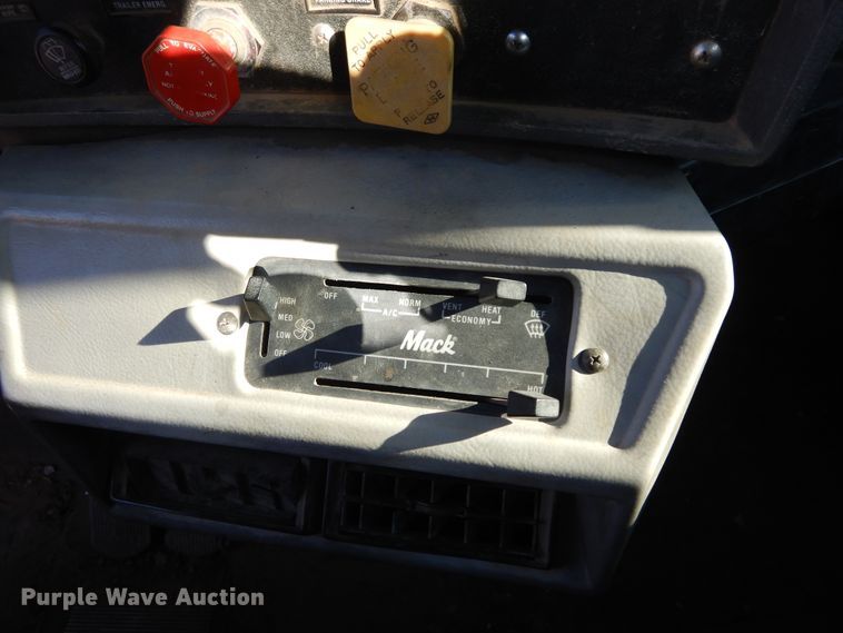 image for item DF6619 1996 Mack RD688S crane truck