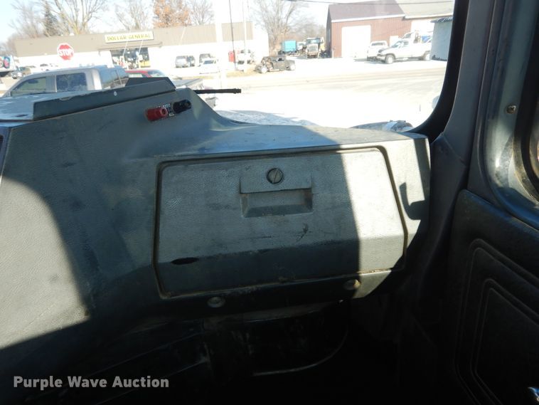 image for item DF6619 1996 Mack RD688S crane truck