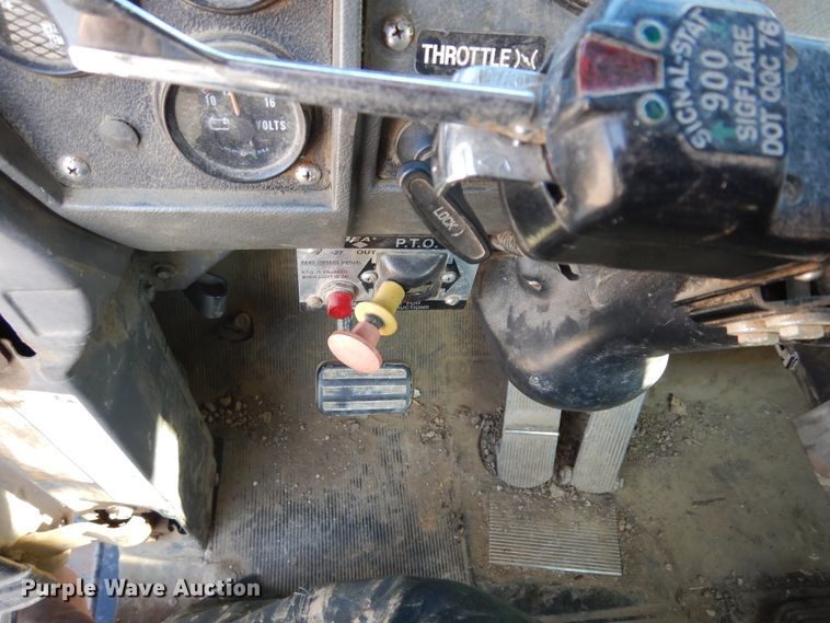 image for item DF6619 1996 Mack RD688S crane truck