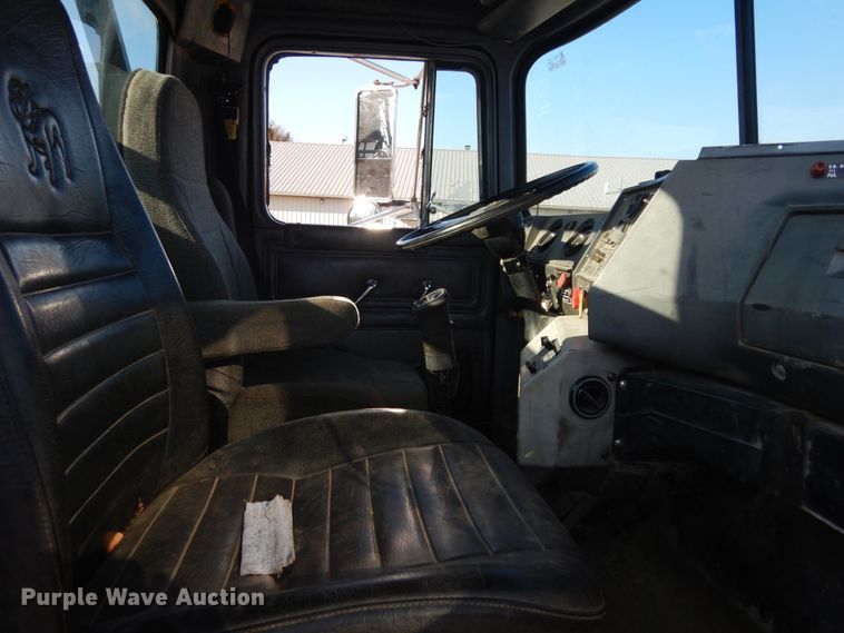 image for item DF6619 1996 Mack RD688S crane truck