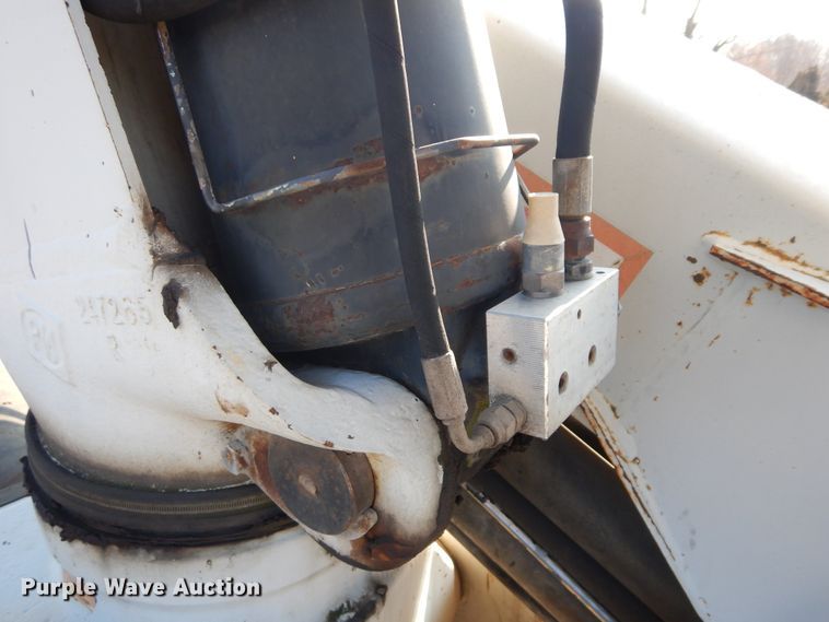 image for item DF6619 1996 Mack RD688S crane truck