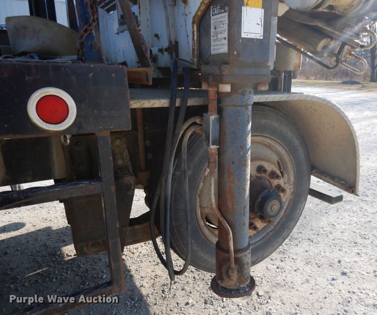 image for item DF6619 1996 Mack RD688S crane truck