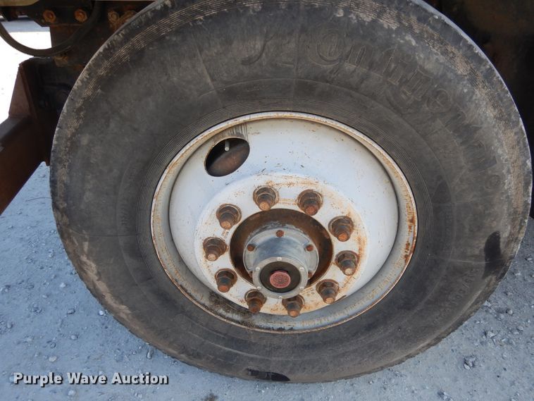 image for item DF6619 1996 Mack RD688S crane truck