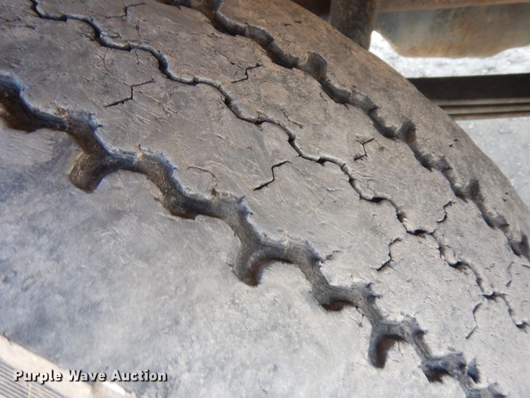 image for item DF6619 1996 Mack RD688S crane truck