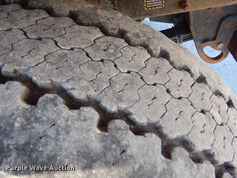 image for item DF6619 1996 Mack RD688S crane truck