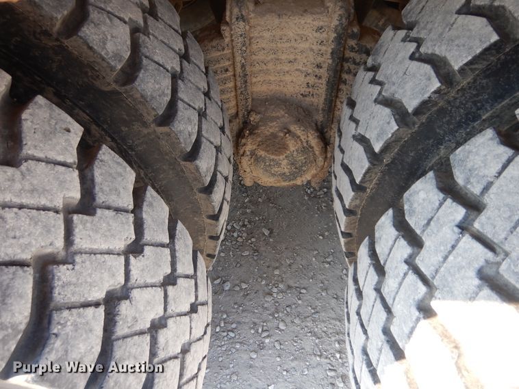 image for item DF6619 1996 Mack RD688S crane truck