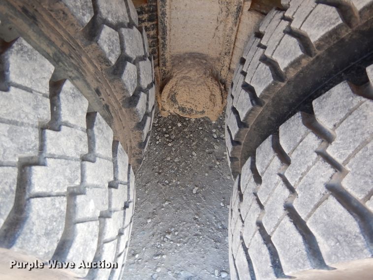 image for item DF6619 1996 Mack RD688S crane truck