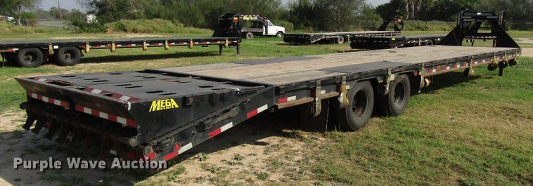 image for item DH8298 2019 Big Tex 25GN-35BK+5MR equipment trailer