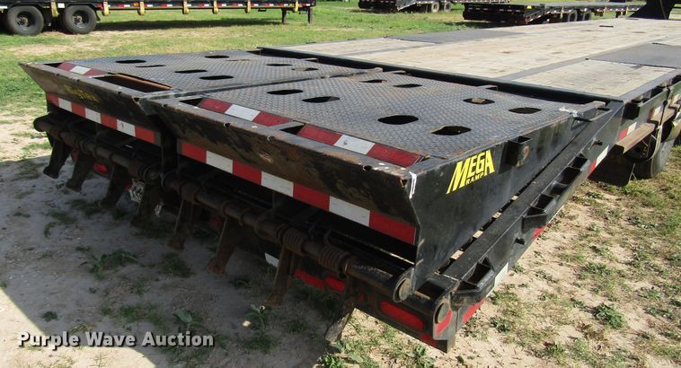 image for item DH8298 2019 Big Tex 25GN-35BK+5MR equipment trailer