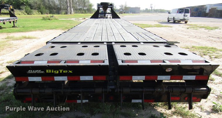 image for item DH8299 2019 Big Tex 25GN-35BK+5MR equipment trailer
