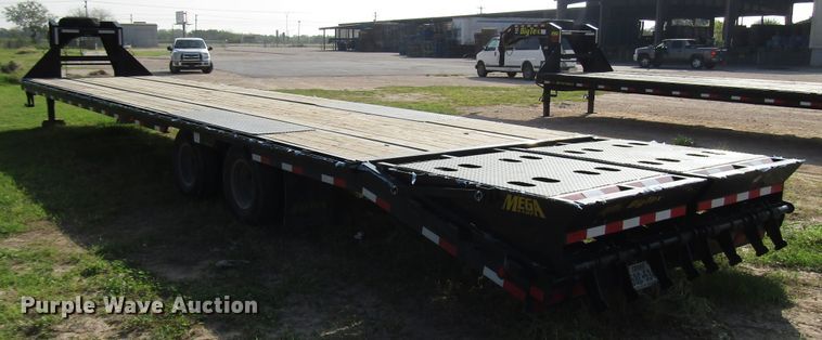 image for item DH8301 2019 Big Tex 25GN-35BK+5MR equipment trailer