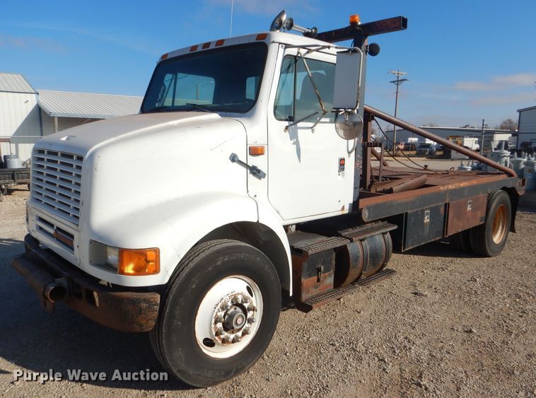 image for item FG9875 1991 International 7100 flatbed truck