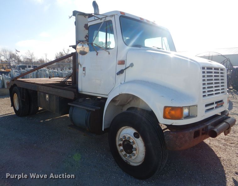 image for item FG9875 1991 International 7100 flatbed truck