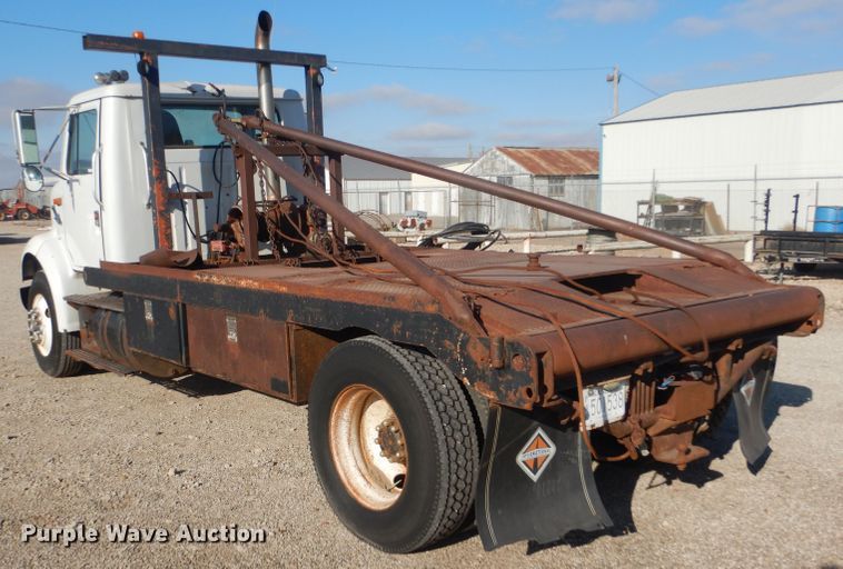 image for item FG9875 1991 International 7100 flatbed truck