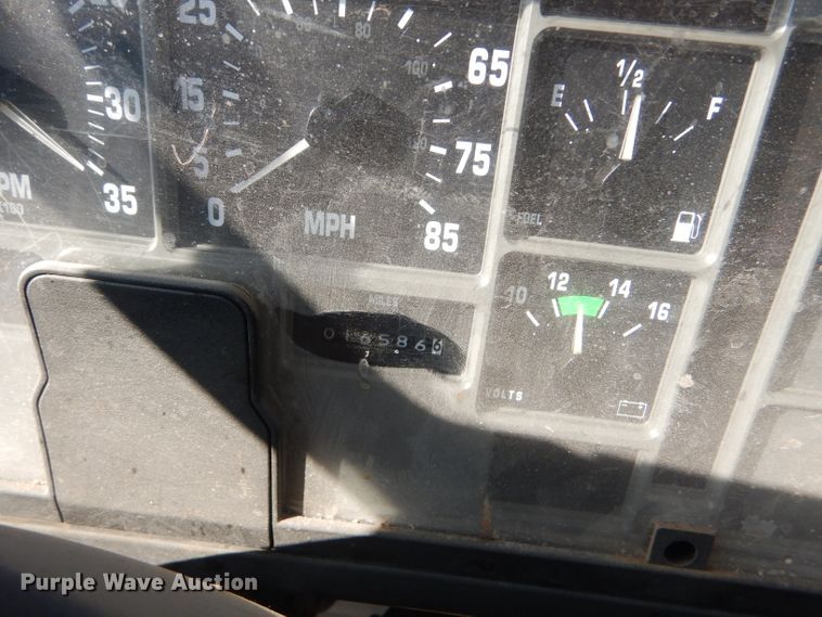 image for item FG9875 1991 International 7100 flatbed truck