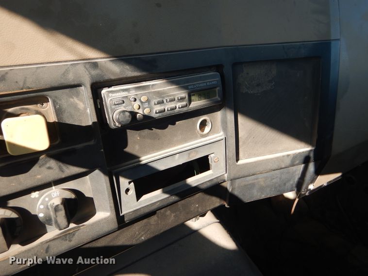 image for item FG9875 1991 International 7100 flatbed truck