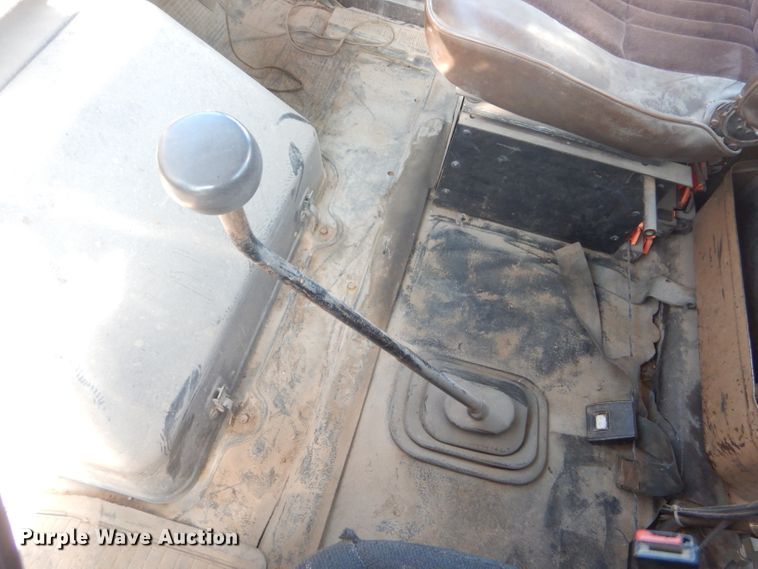 image for item FG9875 1991 International 7100 flatbed truck