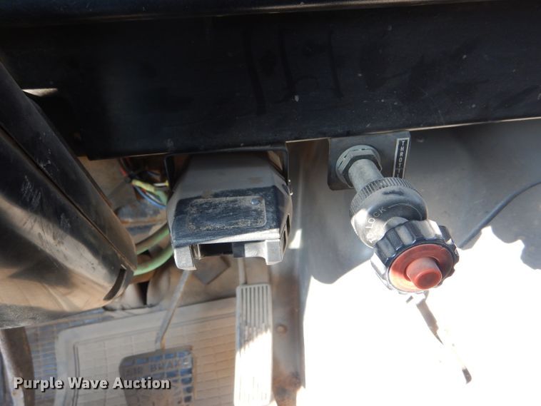 image for item FG9875 1991 International 7100 flatbed truck