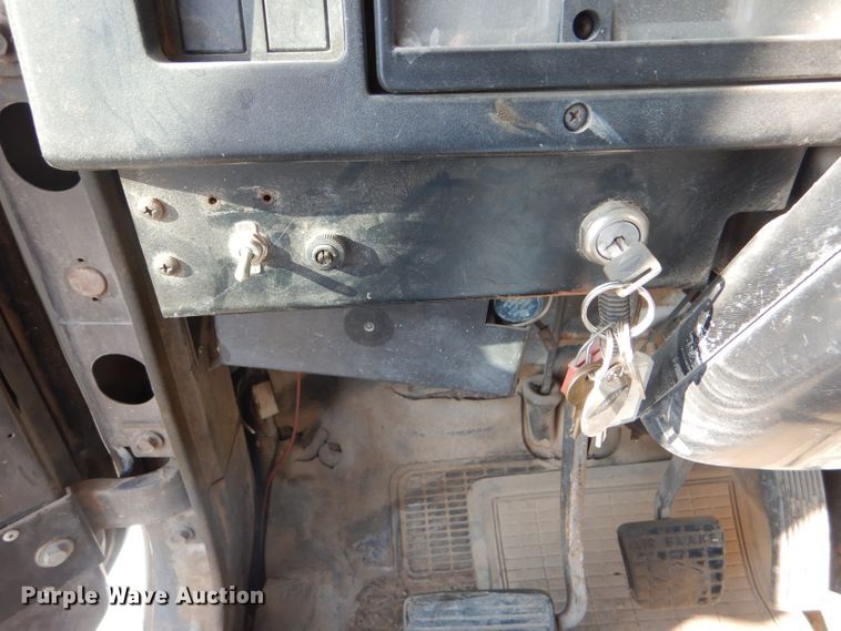 image for item FG9875 1991 International 7100 flatbed truck