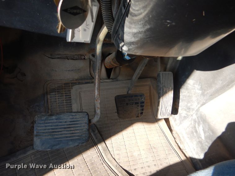 image for item FG9875 1991 International 7100 flatbed truck