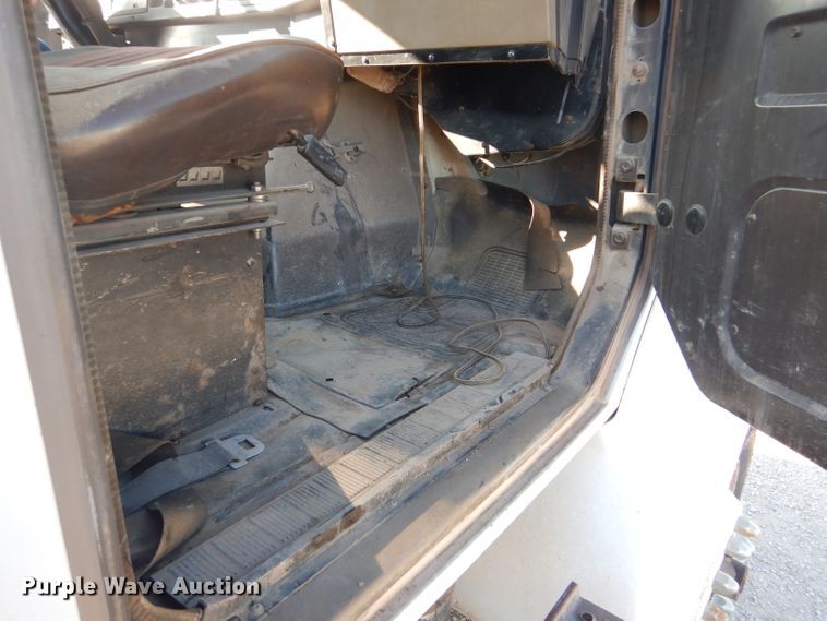 image for item FG9875 1991 International 7100 flatbed truck