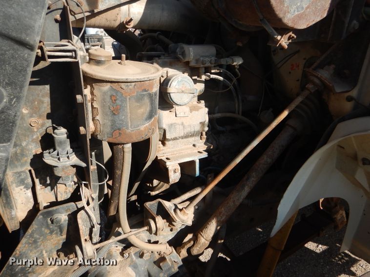 image for item FG9875 1991 International 7100 flatbed truck