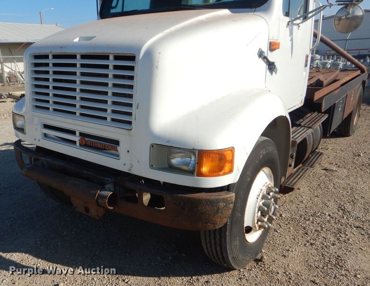 image for item FG9875 1991 International 7100 flatbed truck