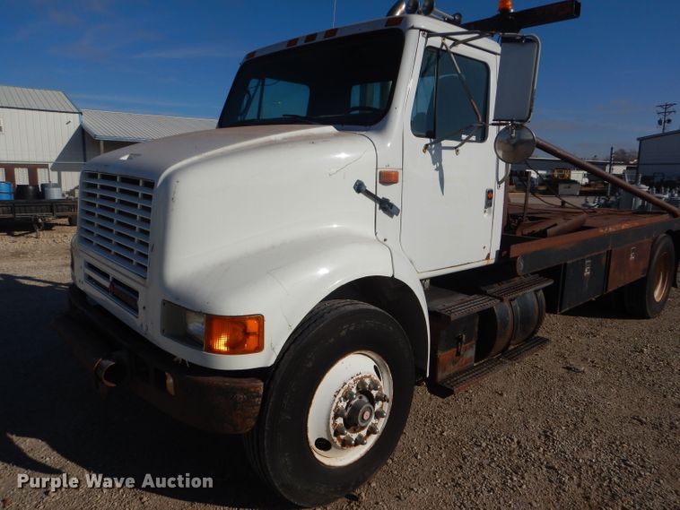 image for item FG9875 1991 International 7100 flatbed truck